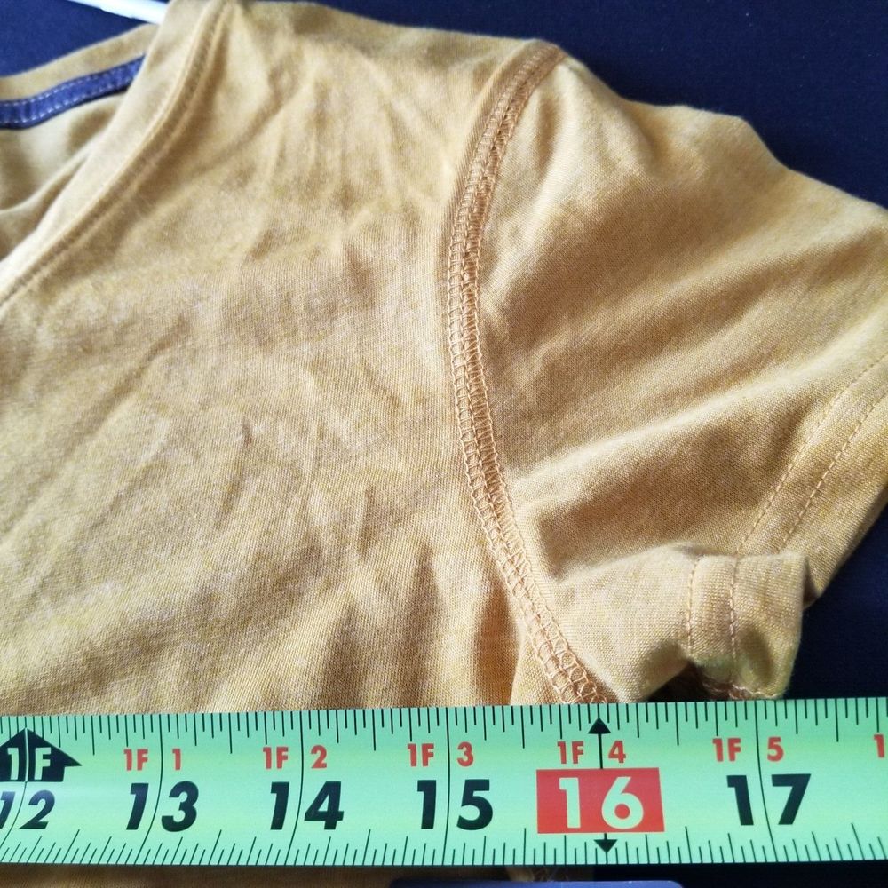 Champion Mizzou Tigers T Shirt Women Small Gold Short Sleeve V-Neck - Picture 7 of 10